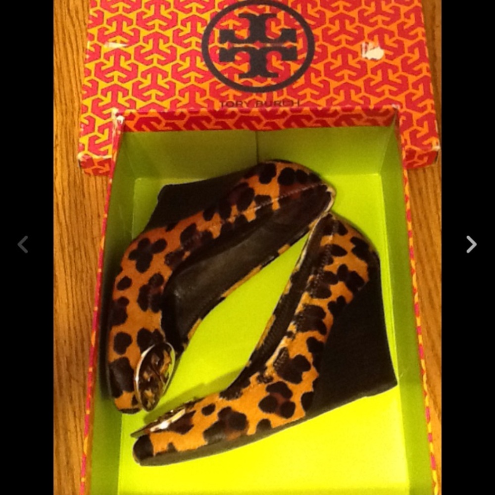 Authentic Tory Burch Wedge, sz. 6.5 ..